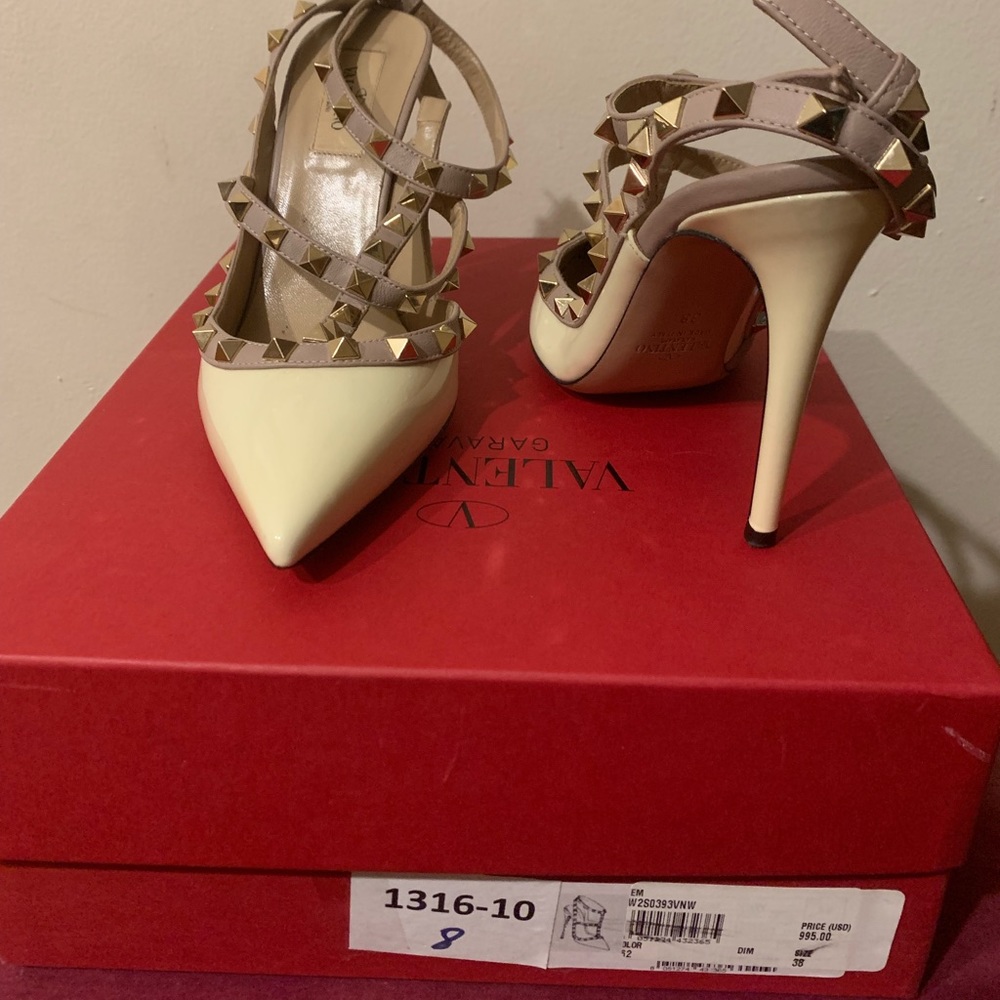 Valentino Rockstud Pumps